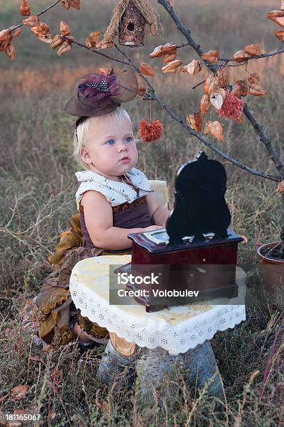 Foto de Garota Na Fantasia e mais fotos de stock de Adulto - Adulto, Anquinha, Bebê