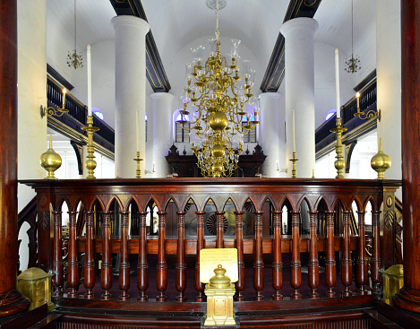 Willemstad, Curaçao: mahogany bemah / tebáh of the Mikve Israel-Emanuel Synagogue (The Hope of Israel-Emanuel Synagogue), the oldest synagogue still in use in the American continent. The Jewish community of Mikvé Israël dates back to the 1650s, and consisted of Portuguese and Spanish Jews who emigrated to Curaçao from the Netherlands and Brazil. The first synagogue building was purchased in 1674. The current building dates from 1730.