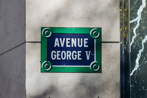 Sign indicating Avenue Georges V in Paris