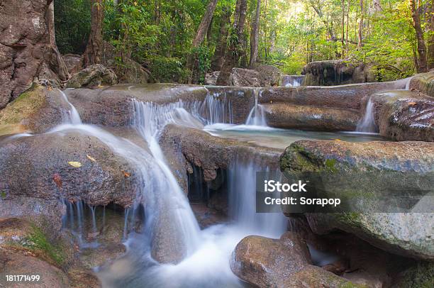 Erawan Wodospad W Kanchanaburi Tajlandia - zdjęcia stockowe i więcej obrazów Ciecz - Ciecz, Czysty, Drewno - Tworzywo