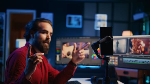 istock Smartphone on tripod used by videographer to teach internet viewers to create video visual effects 1811720308