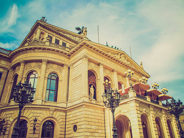 istock Retro look Alte Oper in Frankfurt 181174371