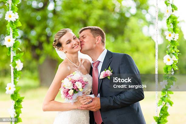신랑 신부 및 감정에 대한 스톡 사진 및 기타 이미지 - 감정, 결혼식, 공휴일
