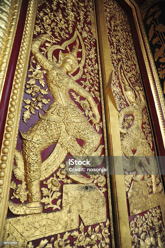 Native Thai-Stil-Muster an Tür-Tempel - Lizenzfrei Alt Stock-Foto