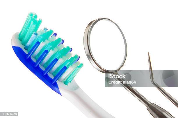 Photo libre de droit de Brosse À Dents Et Dentifrice Outils banque d'images et plus d'images libres de droit de Brosse à dents - Brosse à dents, Dentiste, Fond