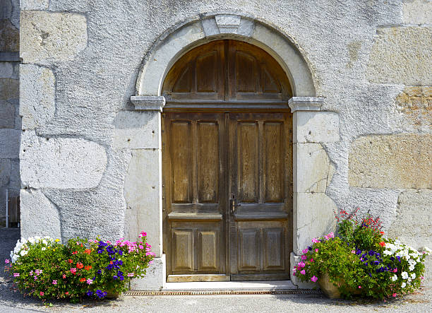 istock old wooden door 181180997