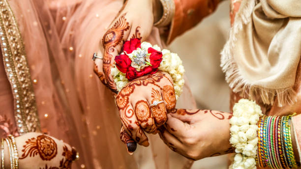 istock A flowery patterned band that fits the bride's hand relatively well. 1811826455