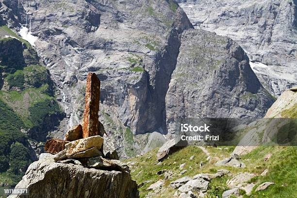 Foto de Placa Com Pedras e mais fotos de stock de Alpes europeus - Alpes europeus, Azul, Bernese Oberland