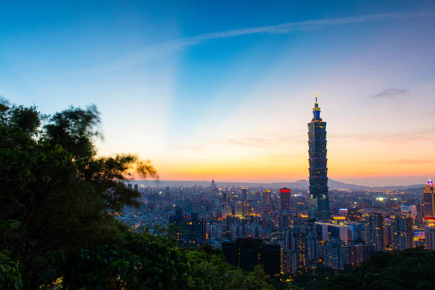 istock Ray of light on the Taipei blue sky 181186485