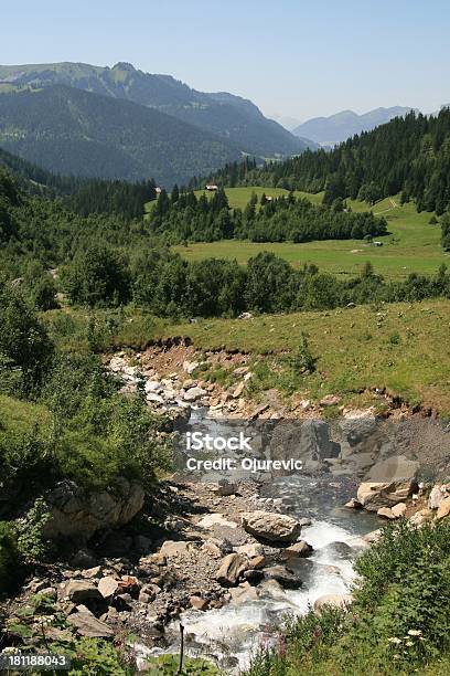 Les Diablerets Área En Suiza Foto de stock y más banco de imágenes de Aire libre - Aire libre, Alpes Bernese, Alpes Europeos