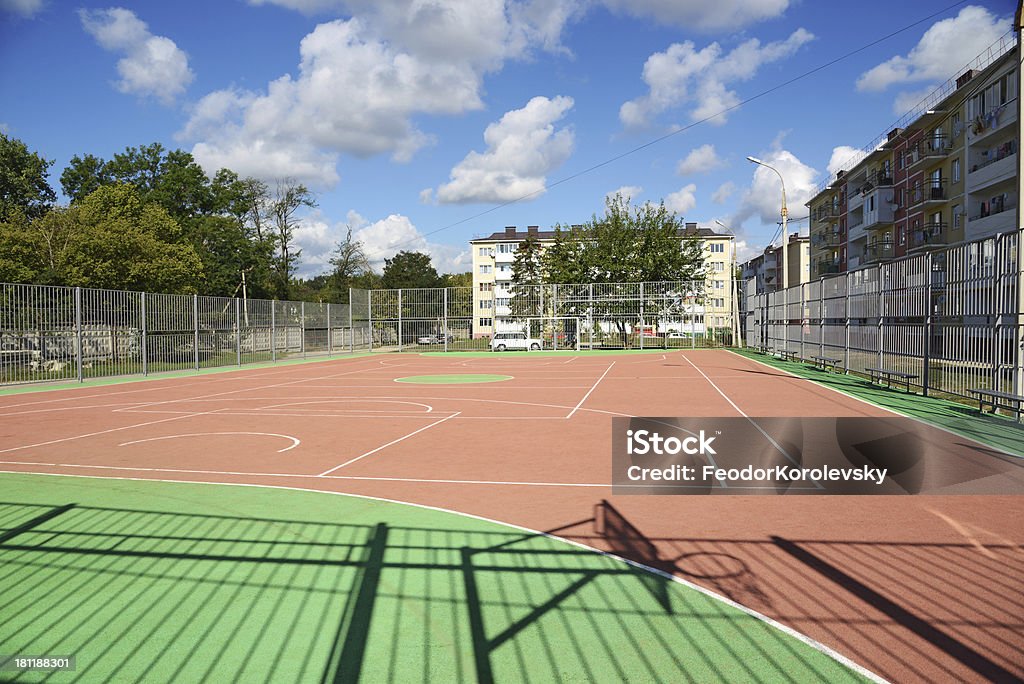 Aquí, las personas adoptan deporte - Foto de stock de Azul libre de derechos