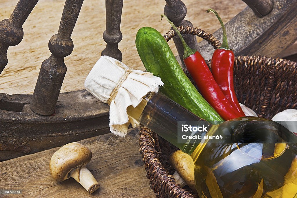 Bouteille d'huile de tournesol et légumes - Photo de Agriculture libre de droits