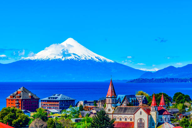 Vulcão Osorno e Lago Llanquihue, Parque Nacional Vicente Pérez Rosales, Região dos Lagos, Puerto Varas, Chile - foto de acervo