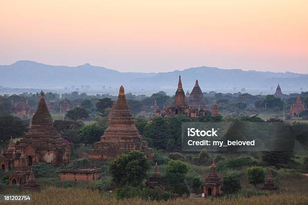 Bagan Pagoda Myanmar Foto de stock y más banco de imágenes de Aire libre - Aire libre, Amarillo - Color, Ancho