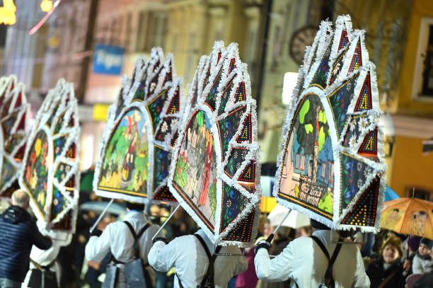 glöcklerlauf a gmunden, alta austria - costum foto e immagini stock