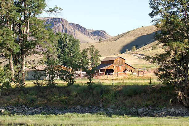 istock Barn on Farmland Along John Day River 181232850