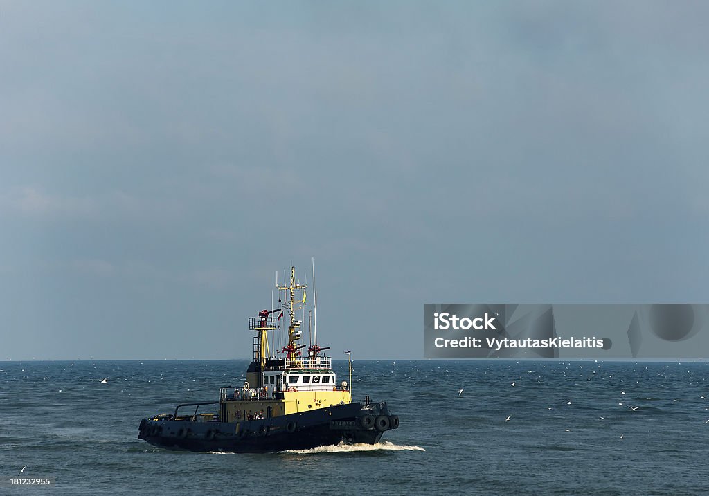 Tug barco no Mar - Royalty-free Contentor de Carga Foto de stock