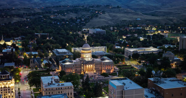 widok z lotu ptaka na kapitol stanu idaho o świcie - idaho state capitol zdjęcia i obrazy z banku zdjęć