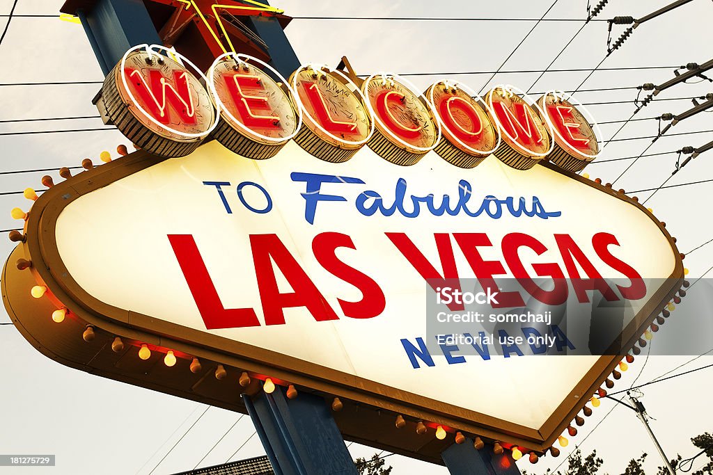 Herzlich willkommen im Las Vegas Sign - Lizenzfrei Abenddämmerung Stock-Foto