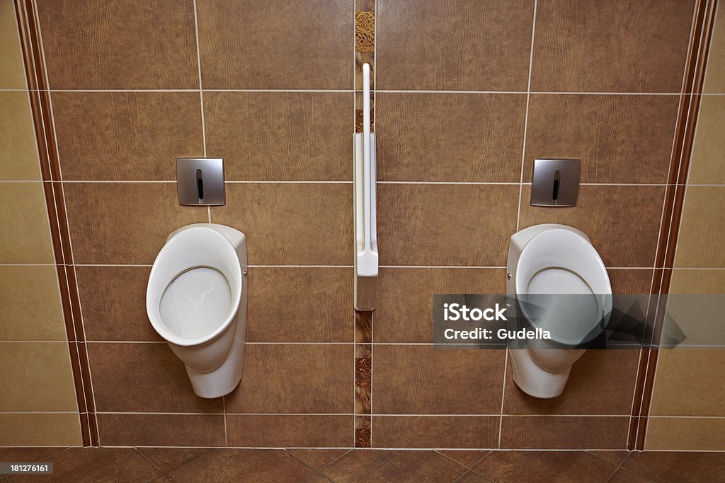 Urinals - Foto stock royalty-free di Ambientazione interna