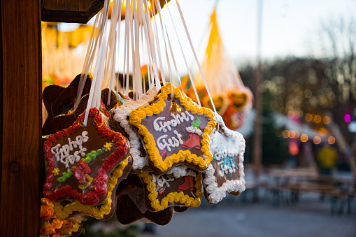 At the Christmas market: decorated stars made of gingerbread with the inscription Happy Holidays