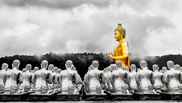 вид статуя будды - praye стоковые фото и изображения