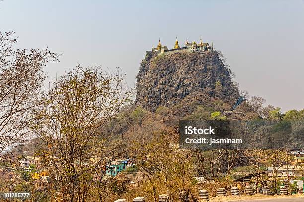 Monte De Popa - Fotografias de stock e mais imagens de Afloramento - Afloramento, Arquitetura, Buda