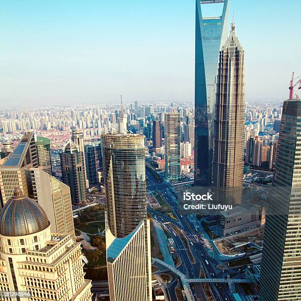 Photo libre de droit de De Shanghai banque d'images et plus d'images libres de droit de Affaires - Affaires, Architecture, Asie