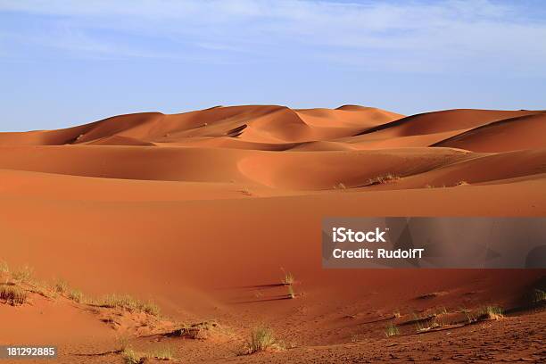 Foto de Erg Chebbi e mais fotos de stock de Abandonado - Abandonado, Areia, Arábia