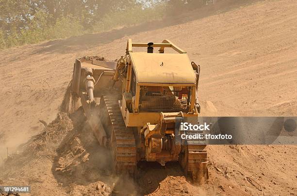 Grande Bull - Fotografias de stock e mais imagens de Buldózer - Buldózer, Cavar, Desenvolvimento