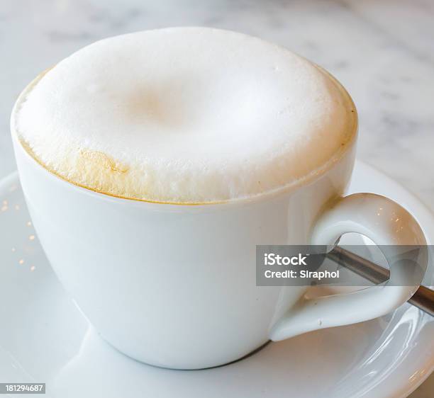 Cappuccino - Fotografias de stock e mais imagens de Artigo de Decoração - Artigo de Decoração, Bebida, Biscoitos