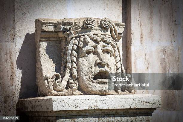 Estatua De Cabeza Foto de stock y más banco de imágenes de Aire libre - Aire libre, Arte, Arte y artesanía