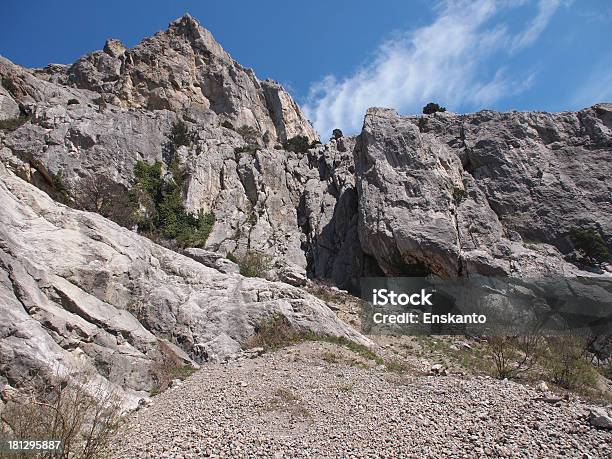 Rock E Céu - Fotografias de stock e mais imagens de Ao Ar Livre - Ao Ar Livre, Azul, Branco