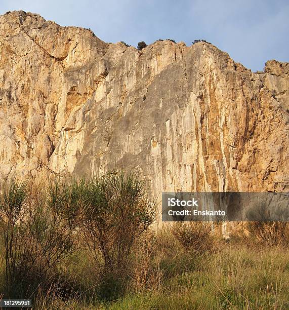 Rock E Céu - Fotografias de stock e mais imagens de Ao Ar Livre - Ao Ar Livre, Azul, Branco