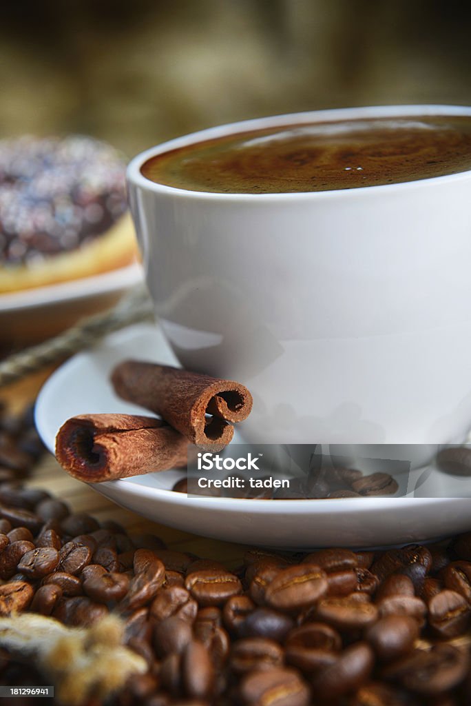 Чашка кофе - Стоковые фото Блюдце роялти-фри