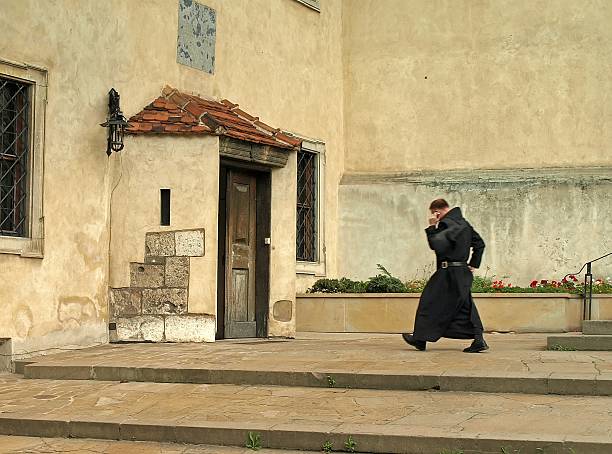 僧の tyniec 修道院 - krakow people poland church ストックフォトと画像