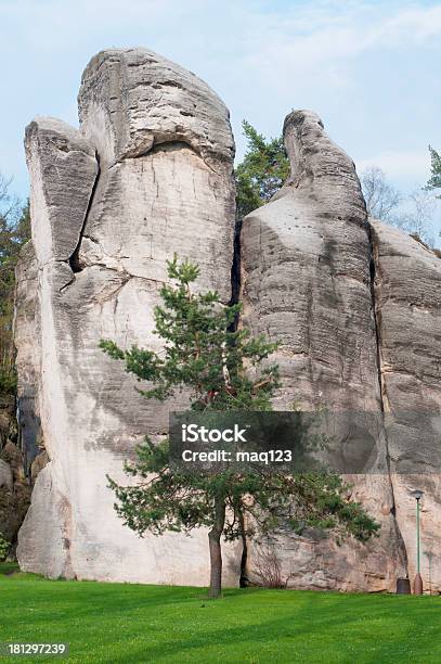 Photo libre de droit de Adrspach Rocks banque d'images et plus d'images libres de droit de Arbre - Arbre, Beauté de la nature, Bleu