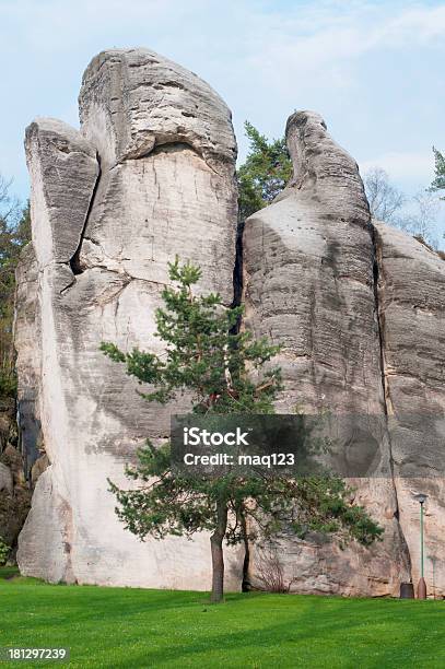 Adrspach Rocks - zdjęcia stockowe i więcej obrazów Bez ludzi - Bez ludzi, Chmura, Drzewo