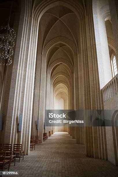El Interior De La Iglesia Grundtvig Copenhague Dinamarca Foto de stock y más banco de imágenes de Copenhague