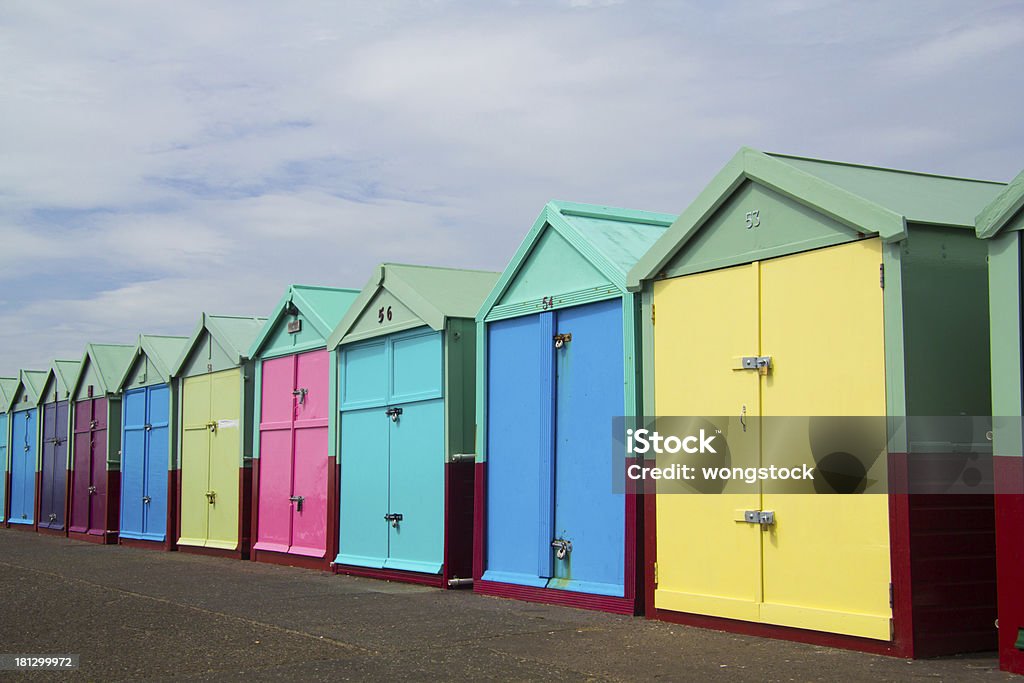 Colorida playa Brighton cabañas - Foto de stock de Brighton - Inglaterra libre de derechos