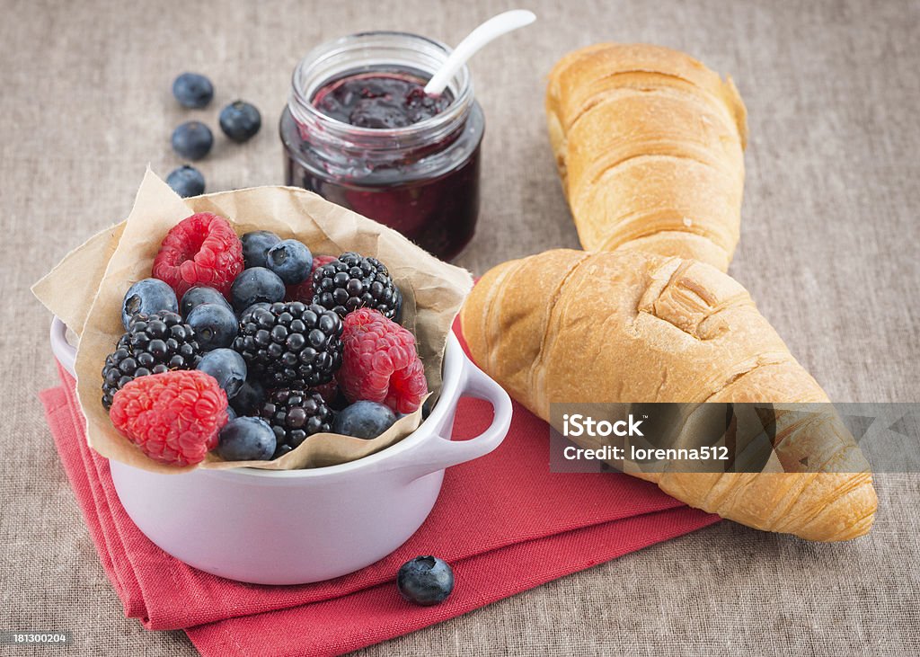 Mixed berry jam com Mirtilos, Framboesas, amoras silvestres - Royalty-free Alimentação Saudável Foto de stock