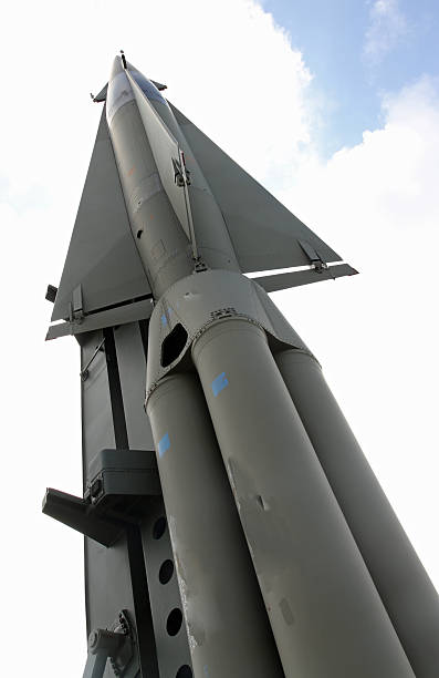 rakieta z wojskowych środków wybuchowych warhead do wojny 2 - belgrade serbia zdjęcia i obrazy z banku zdjęć