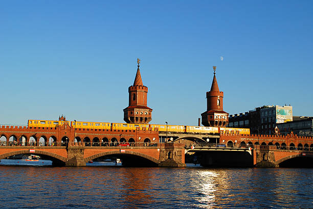 istock Oberbaumbruecke, Berlin-Kreuzberg, Germany 181302722