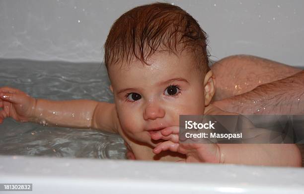 Bebé Menino - Fotografias de stock e mais imagens de Alegria - Alegria, Banheira, Bebé