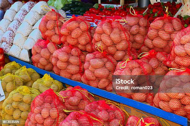 Patate In Borse - Fotografie stock e altre immagini di Arrangiare - Arrangiare, Aspetto naturale, Borsa