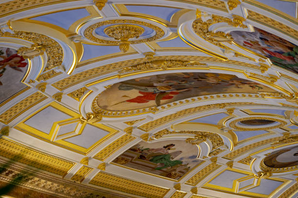 soffitto con ornamenti all'edificio del parlamento svizzero chiamato bundeshaus nella capitale della svizzera. - city government town hall government building foto e immagini stock