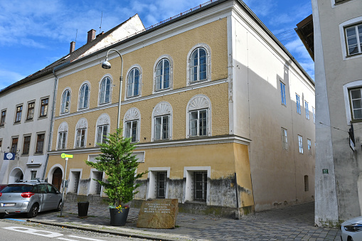 Hitler's birthplace - reconstruction and, in the square behind it, an extension for the police station and district police command - the memorial stone in front of the house remains