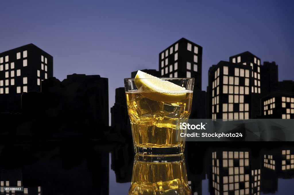 Metropolis un cóctel de Whisky ácida - Foto de stock de Amarillo - Color libre de derechos