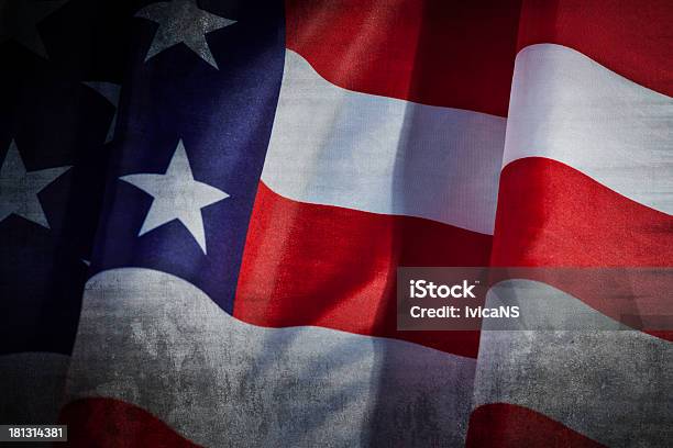 Flaga Grunge Usa - zdjęcia stockowe i więcej obrazów Amerykańska flaga - Amerykańska flaga, Bez ludzi, Brudny