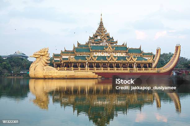 Karaweik Hall Im Kandawgyi Lake In Rangun Stockfoto und mehr Bilder von Architektur - Architektur, Besuchen, Buddhismus
